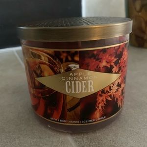 Bath & Body Works: Apple Cinnamon Cider candle.